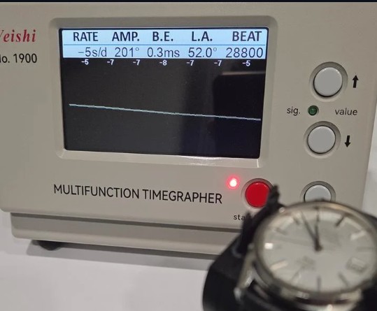 Timegrapher reading a watch movement